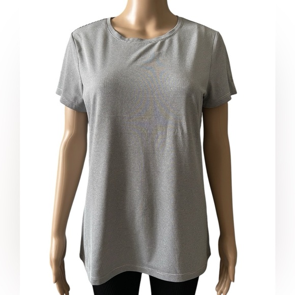 IZOD Fitness Women's Size Medium Grey Striped T-Shirt - Picture 1 of 4